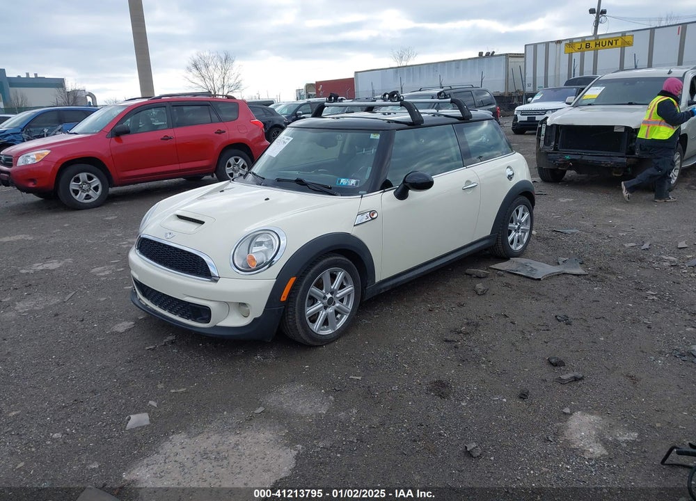 2012 MINI COOPER S VIN: WMWSV3C50CT385689