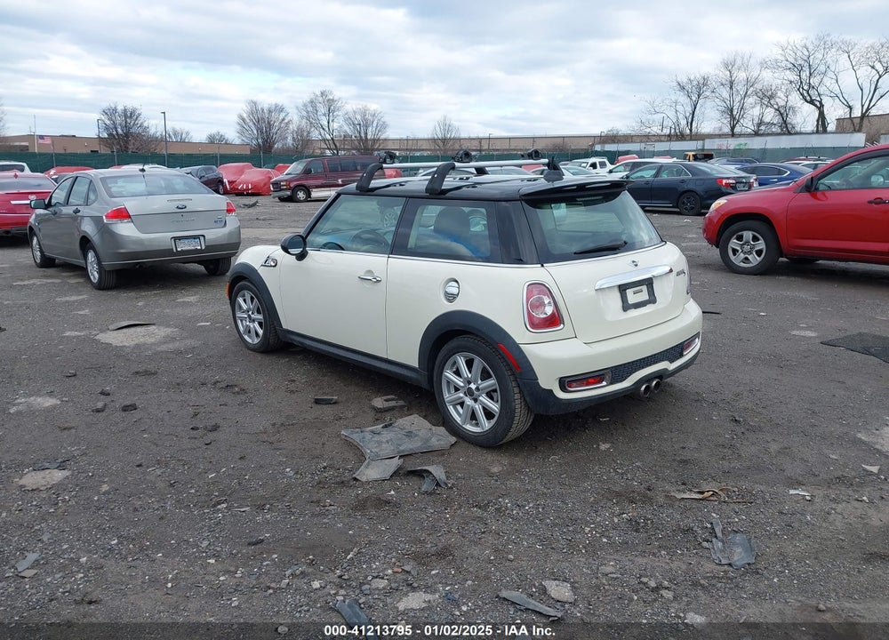 2012 MINI COOPER S VIN: WMWSV3C50CT385689