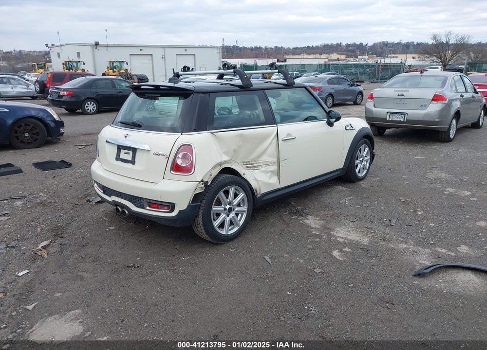 2012 MINI COOPER S VIN: WMWSV3C50CT385689