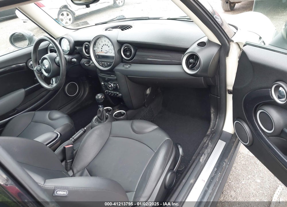 2012 MINI COOPER S VIN: WMWSV3C50CT385689