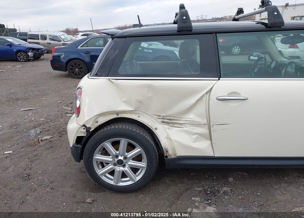 2012 MINI COOPER S VIN: WMWSV3C50CT385689