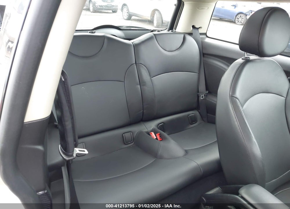2012 MINI COOPER S VIN: WMWSV3C50CT385689