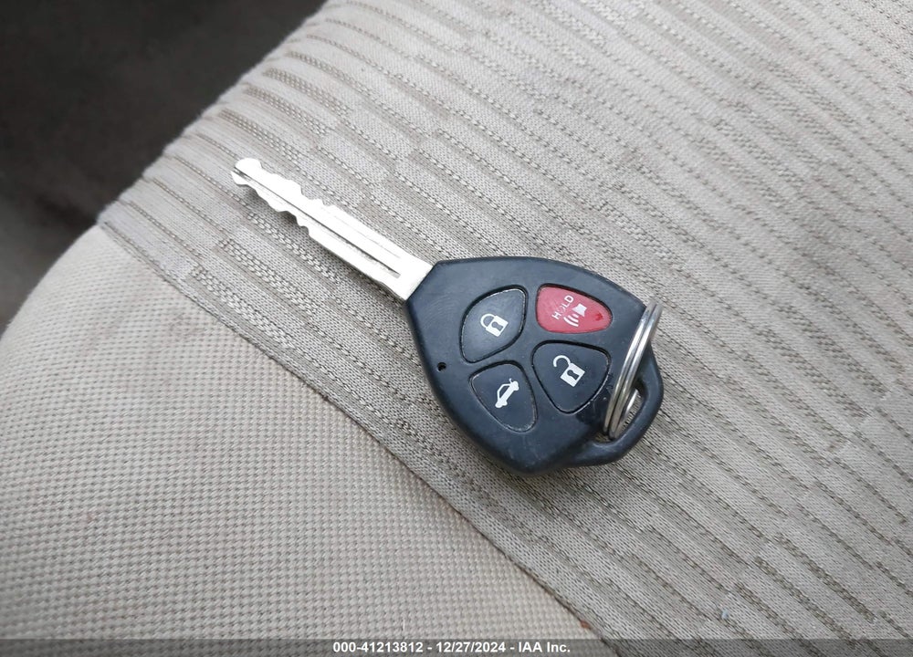 2010 TOYOTA RAV4 VIN: 2T3KF4DV1AW038645