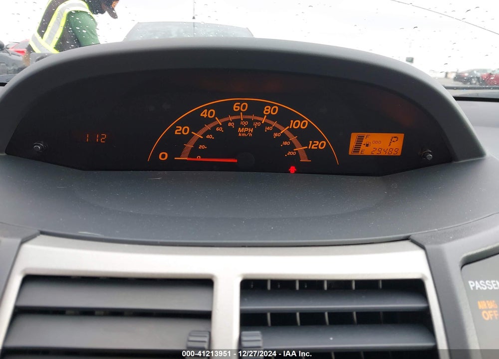 2009 TOYOTA YARIS VIN: JTDJT903795249132