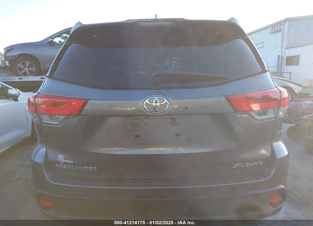 2019 TOYOTA HIGHLANDER XLE VIN: 5TDJZRFH4KS620734
