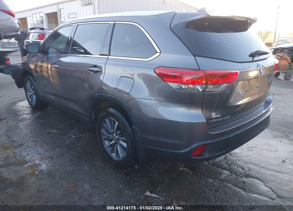 2019 TOYOTA HIGHLANDER XLE VIN: 5TDJZRFH4KS620734