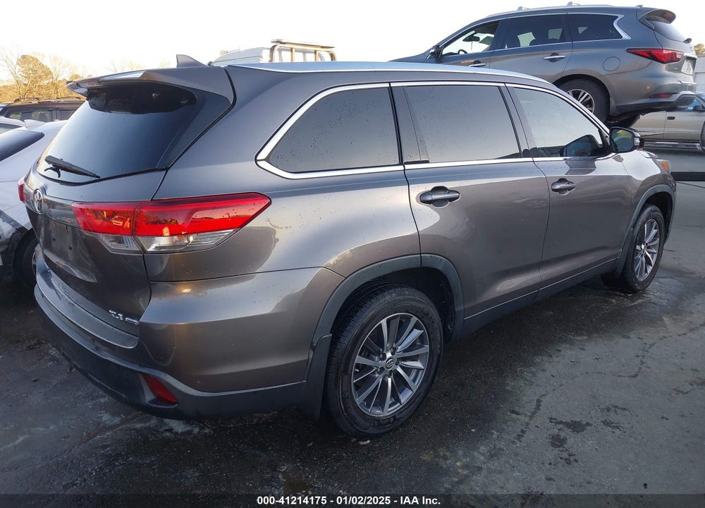 2019 TOYOTA HIGHLANDER XLE VIN: 5TDJZRFH4KS620734