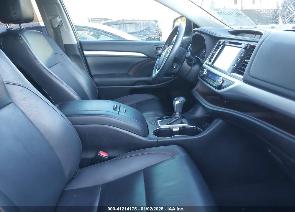 2019 TOYOTA HIGHLANDER XLE VIN: 5TDJZRFH4KS620734