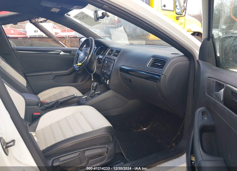 2015 VOLKSWAGEN JETTA 1.8T SPORT VIN: 3VWD17AJ0FM215055
