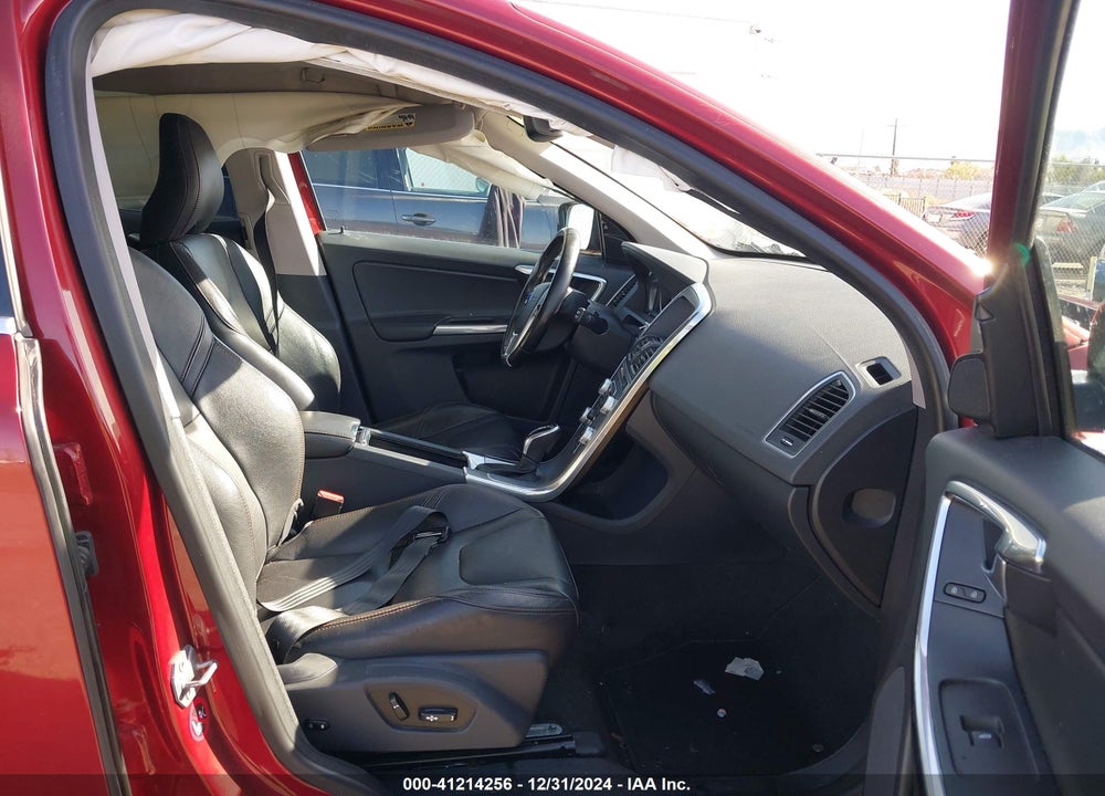 2017 VOLVO XC60 T5 DYNAMIC VIN: YV440MRR7H2079562