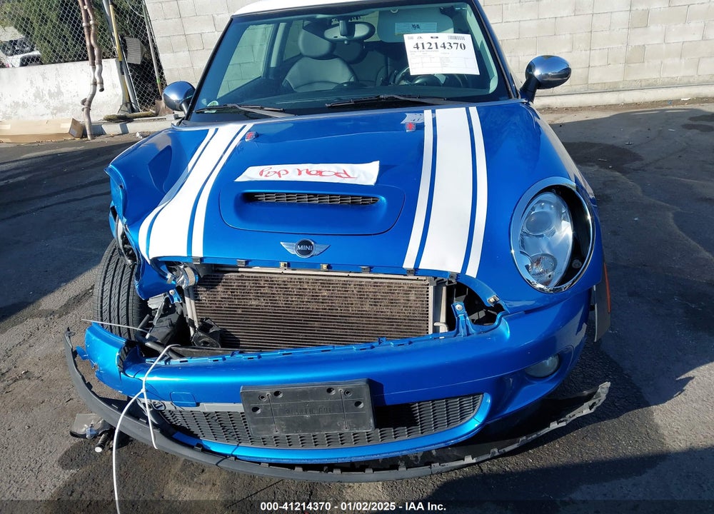 2010 MINI COOPER S VIN: WMWMF7C52ATZ70784