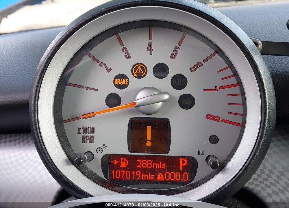 2010 MINI COOPER S VIN: WMWMF7C52ATZ70784