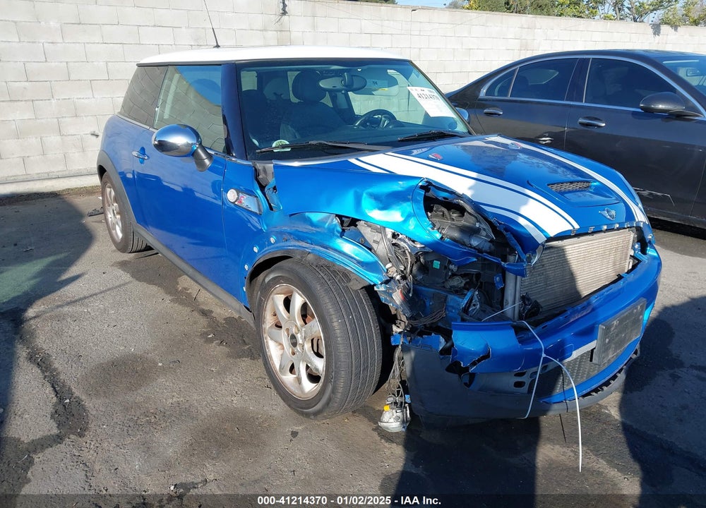 2010 MINI COOPER S VIN: WMWMF7C52ATZ70784