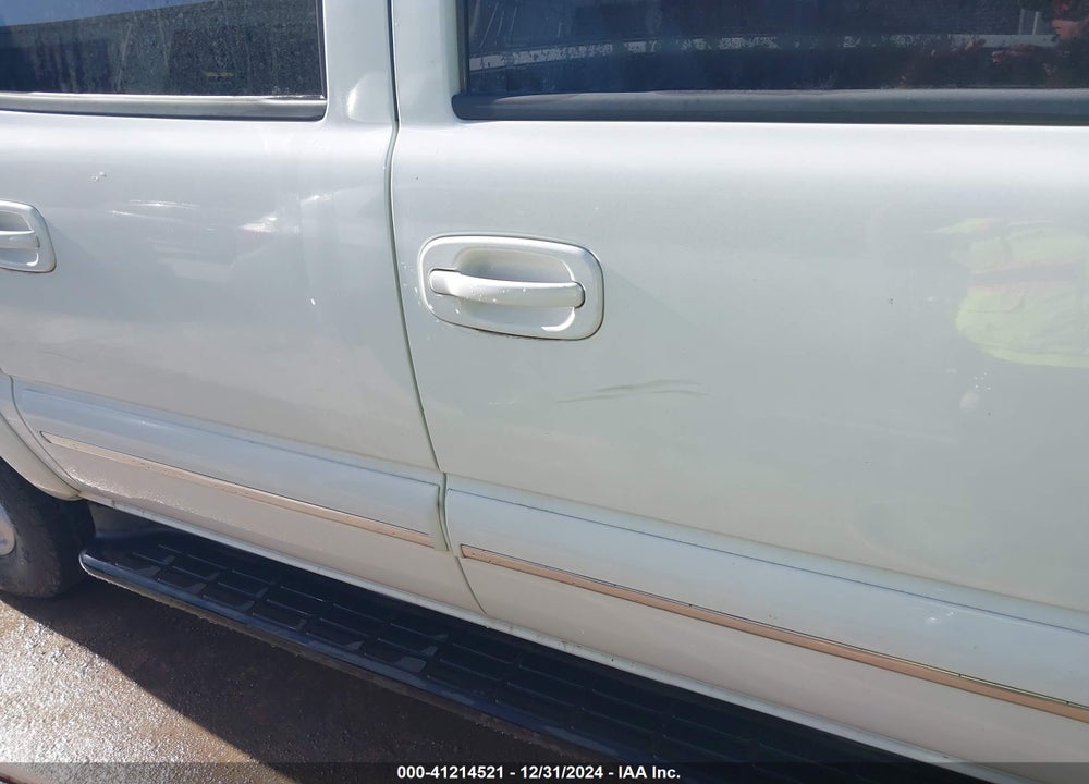 2004 CHEVROLET SUBURBAN 1500 LT VIN: 1GNEC16Z94J135137