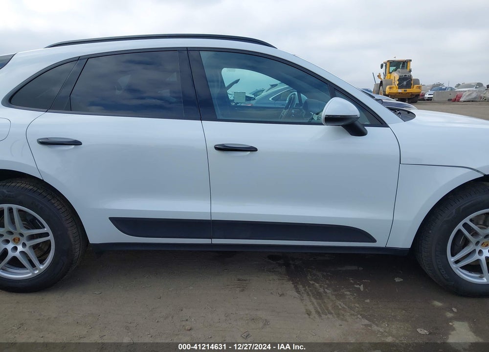 2018 PORSCHE MACAN VIN: WP1AA2A58JLB23812