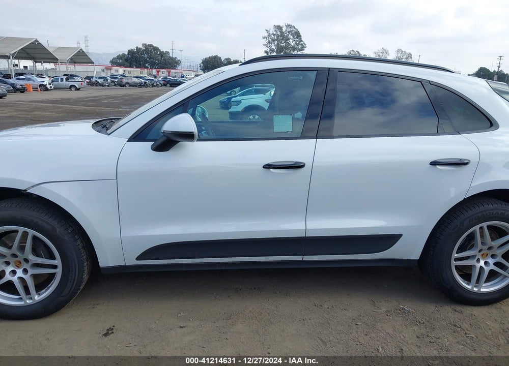2018 PORSCHE MACAN VIN: WP1AA2A58JLB23812