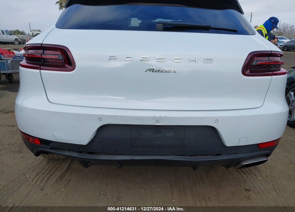 2018 PORSCHE MACAN VIN: WP1AA2A58JLB23812