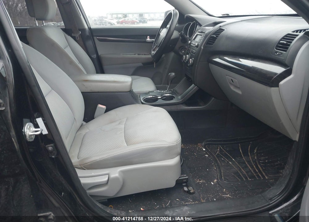 2011 KIA SORENTO LX VIN: 5XYKT3A19BG144894