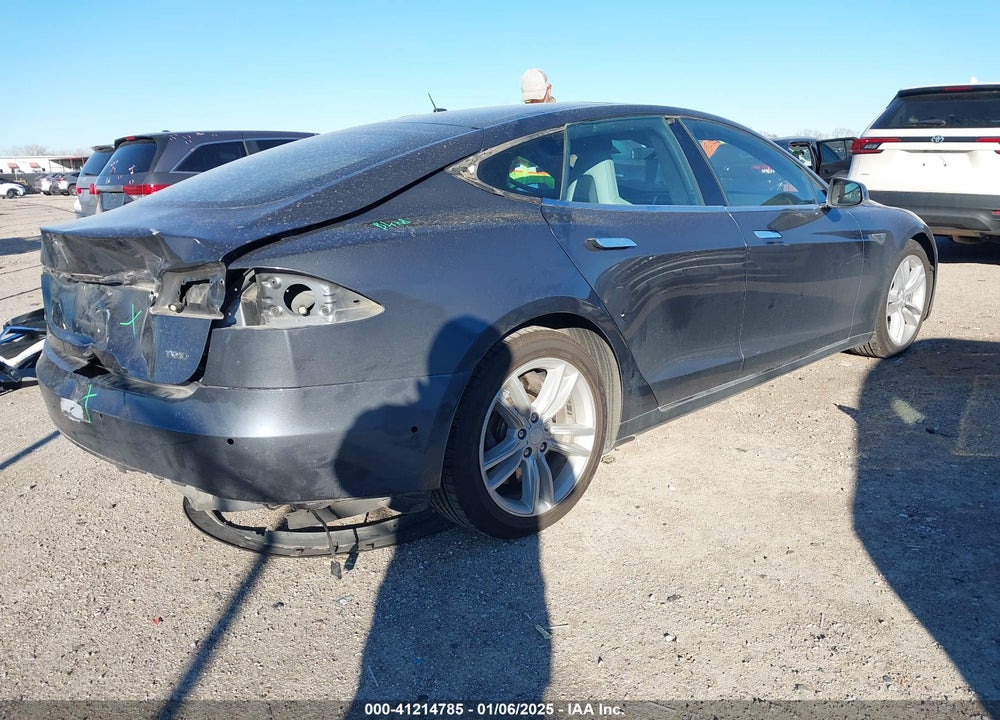 2016 TESLA MODEL S VIN: 5YJSA1E20GF128496