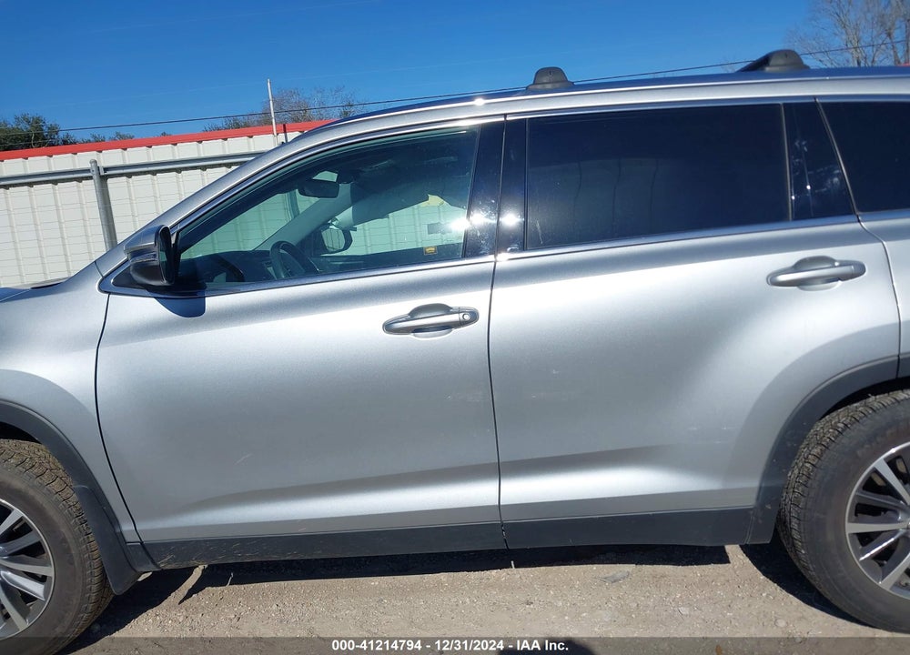 2019 TOYOTA HIGHLANDER XLE VIN: 5TDKZRFH0KS570709
