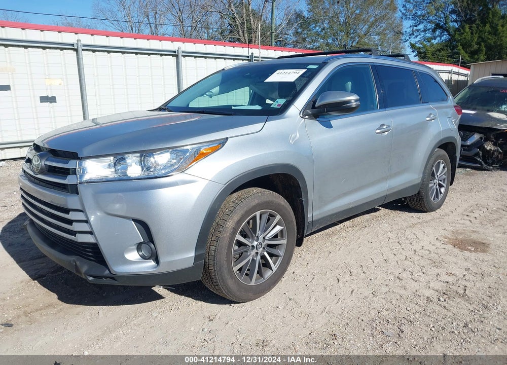 2019 TOYOTA HIGHLANDER XLE VIN: 5TDKZRFH0KS570709