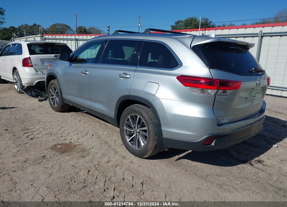 2019 TOYOTA HIGHLANDER XLE VIN: 5TDKZRFH0KS570709
