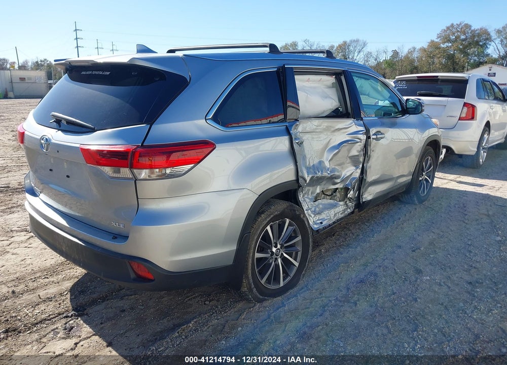 2019 TOYOTA HIGHLANDER XLE VIN: 5TDKZRFH0KS570709