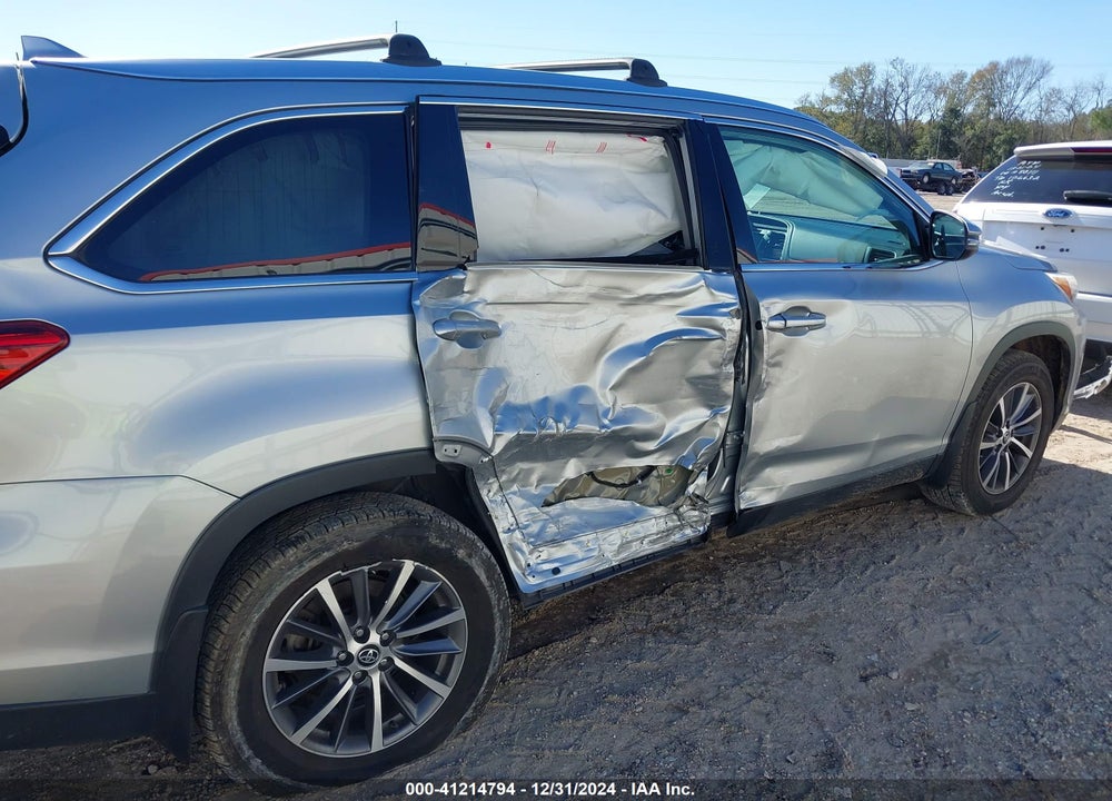 2019 TOYOTA HIGHLANDER XLE VIN: 5TDKZRFH0KS570709
