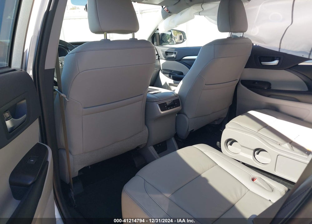 2019 TOYOTA HIGHLANDER XLE VIN: 5TDKZRFH0KS570709