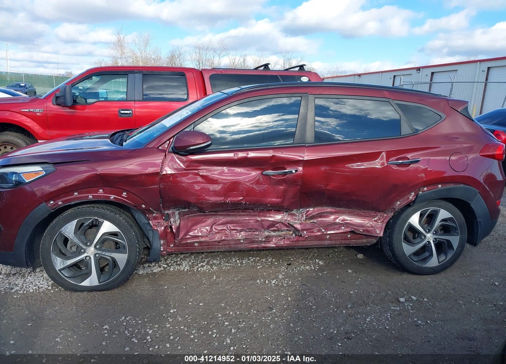 2017 HYUNDAI TUCSON LIMITED VIN: KM8J3CA25HU370390