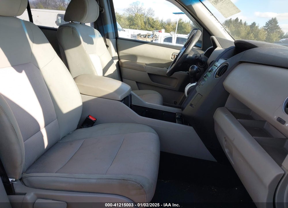 2011 HONDA PILOT EX VIN: 5FNYF4H42BB074895
