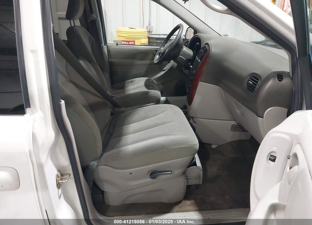 2007 CHRYSLER TOWN & COUNTRY LX VIN: 2A4GP44R37R139026