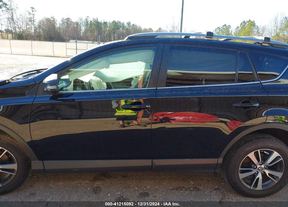 2017 TOYOTA RAV4 XLE VIN: 2T3WFREV5HW371311