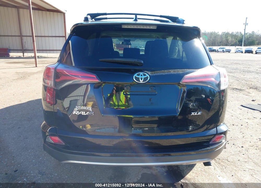 2017 TOYOTA RAV4 XLE VIN: 2T3WFREV5HW371311