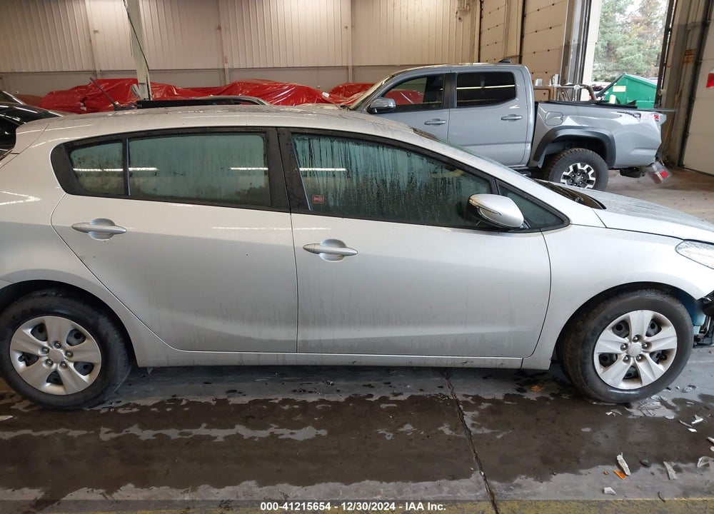 2017 KIA FORTE VIN: KNAFK5A85H5697845
