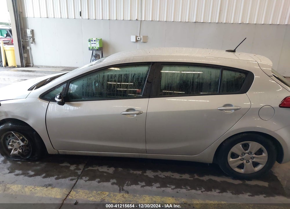 2017 KIA FORTE VIN: KNAFK5A85H5697845