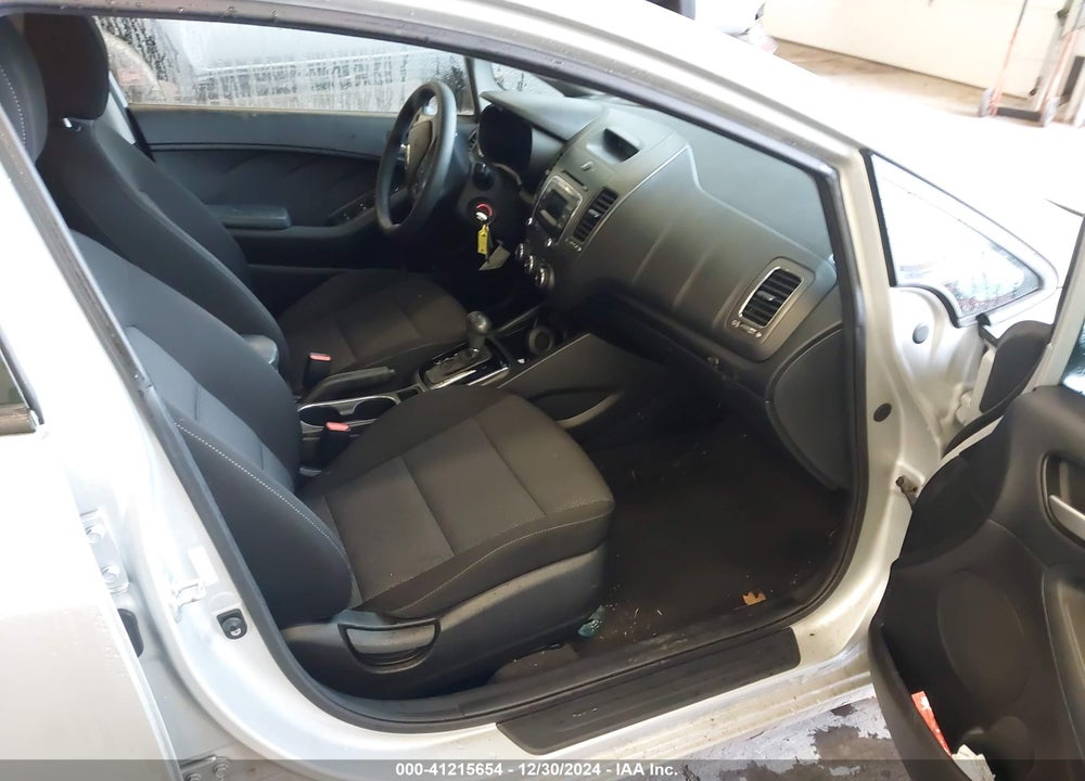 2017 KIA FORTE VIN: KNAFK5A85H5697845
