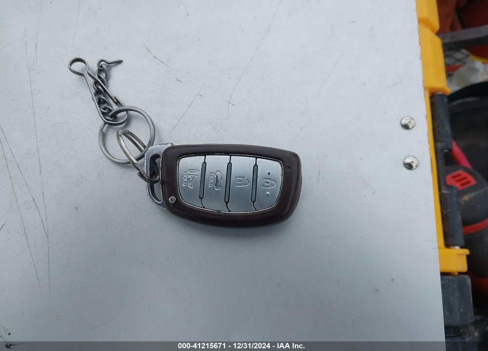 2019 HYUNDAI ELANTRA VIN: 5NPD84LFXKH471452