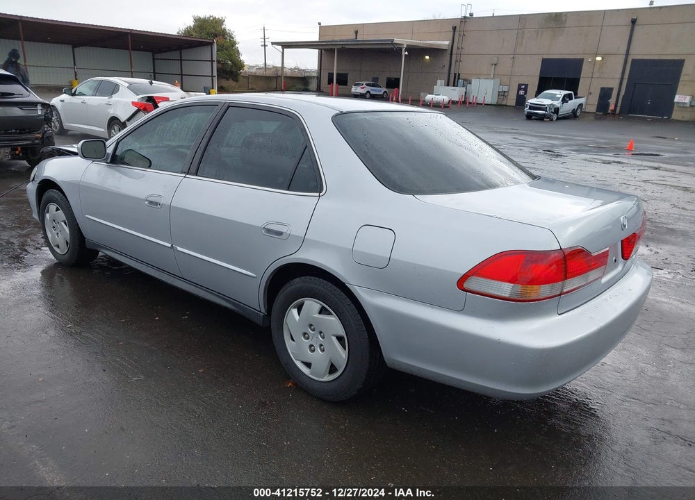 2002 HONDA ACCORD 3.0 LX VIN: 1HGCG164X2A075652