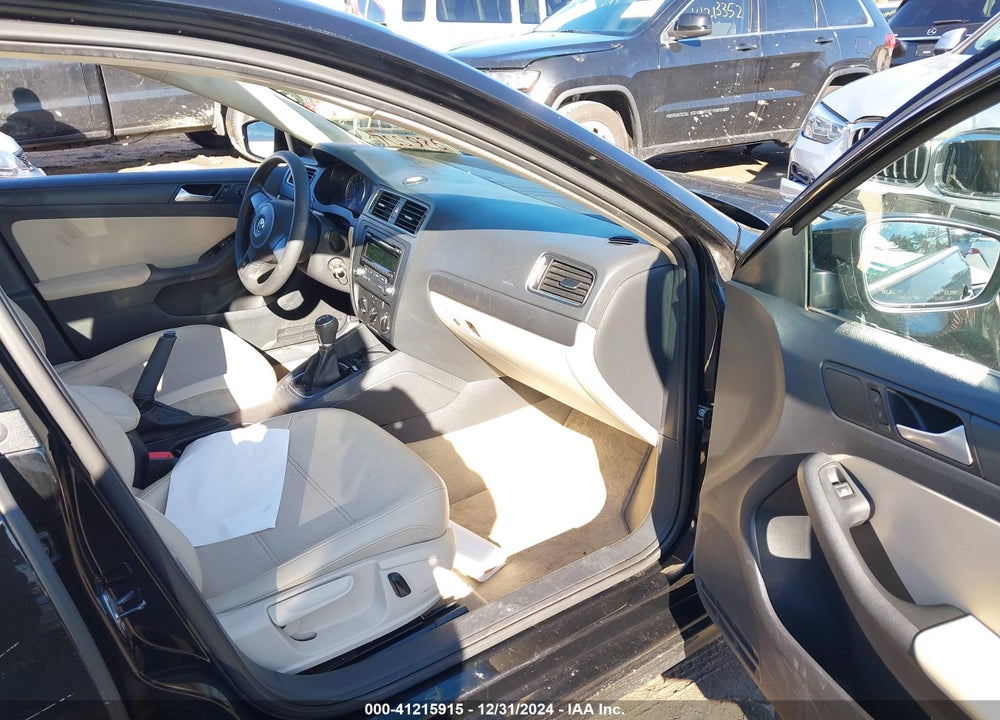 2014 VOLKSWAGEN JETTA VIN: 3VWB17AJ3EM385822