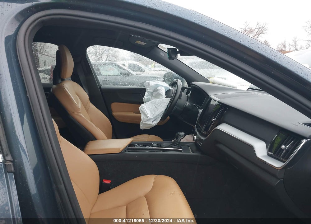 2018 VOLVO XC60 T5 MOMENTUM VIN: YV4102RK9J1004688