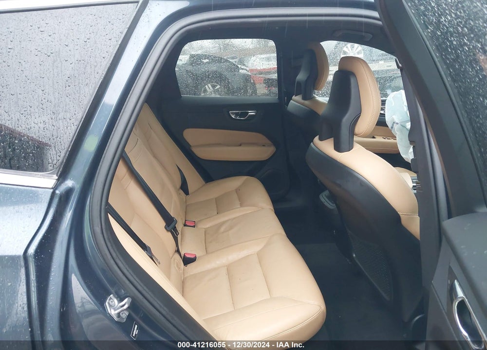 2018 VOLVO XC60 T5 MOMENTUM VIN: YV4102RK9J1004688