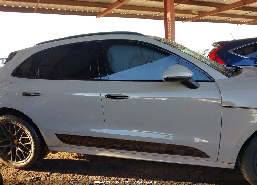 2017 PORSCHE MACAN VIN: WP1AG2A53HLB54104