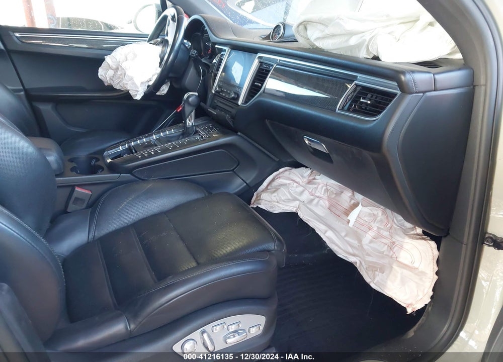 2017 PORSCHE MACAN VIN: WP1AG2A53HLB54104