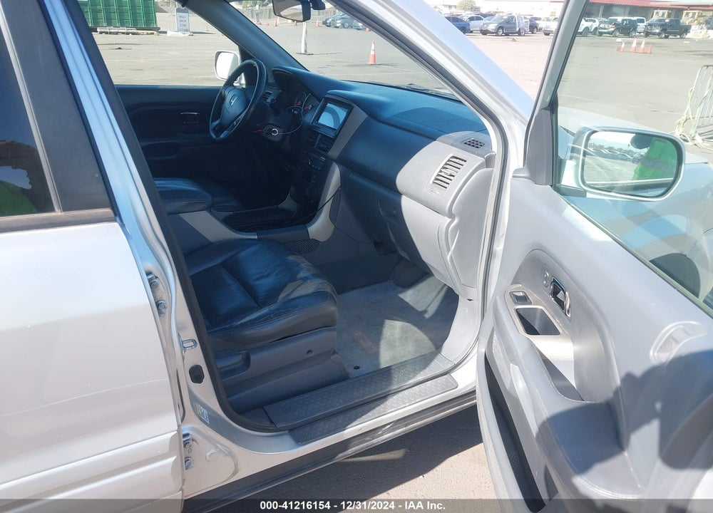 2006 HONDA PILOT EX-L VIN: 5FNYF28546B022493