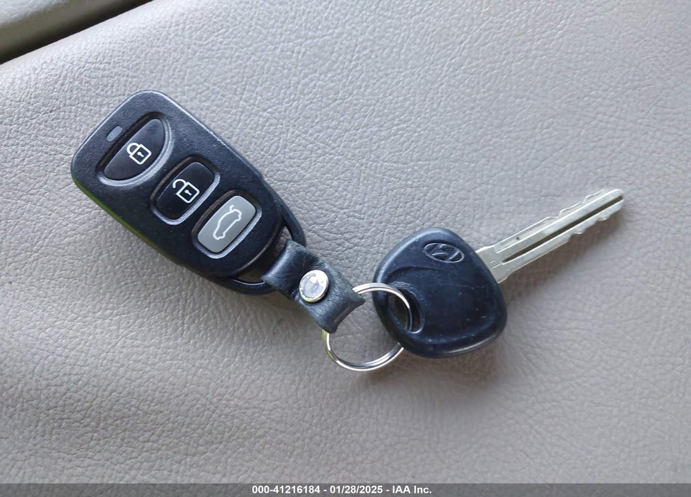 2008 HYUNDAI ELANTRA GLS/SE VIN: KMHDU46D68U572844