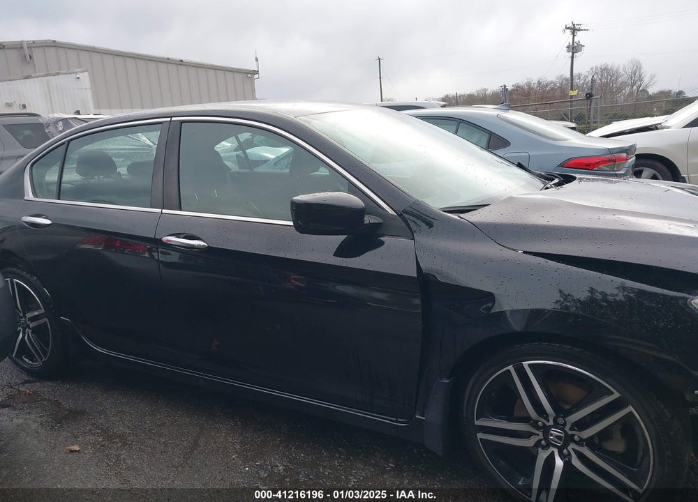 2017 HONDA ACCORD VIN: 1HGCR2F55HA185512
