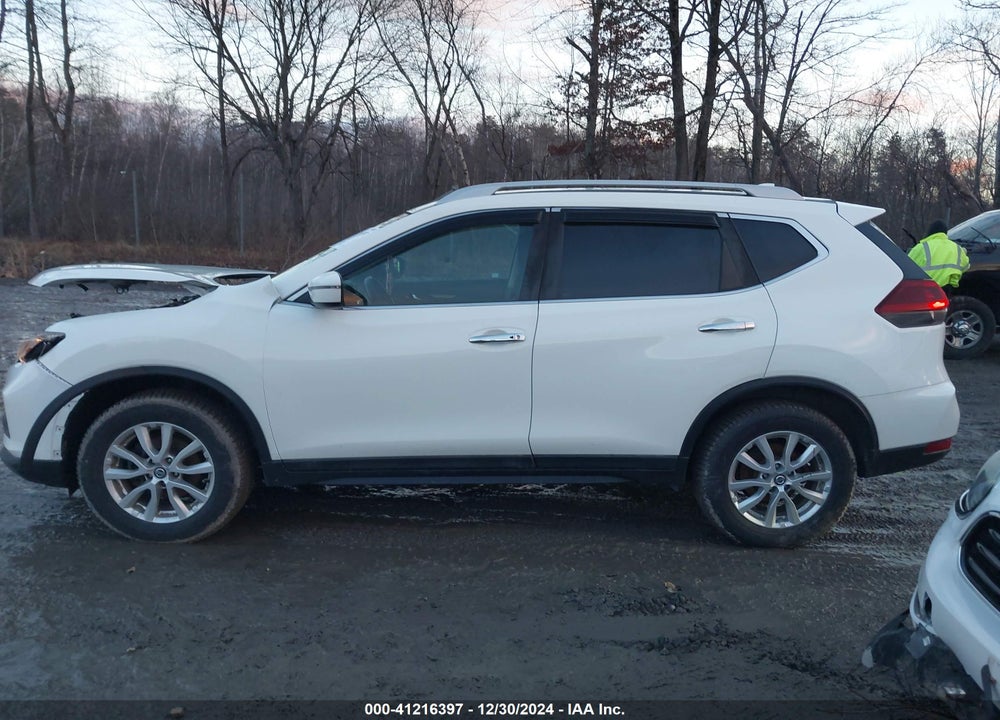 2018 NISSAN ROGUE SV/SL VIN: 5N1AT2MV8JC785389