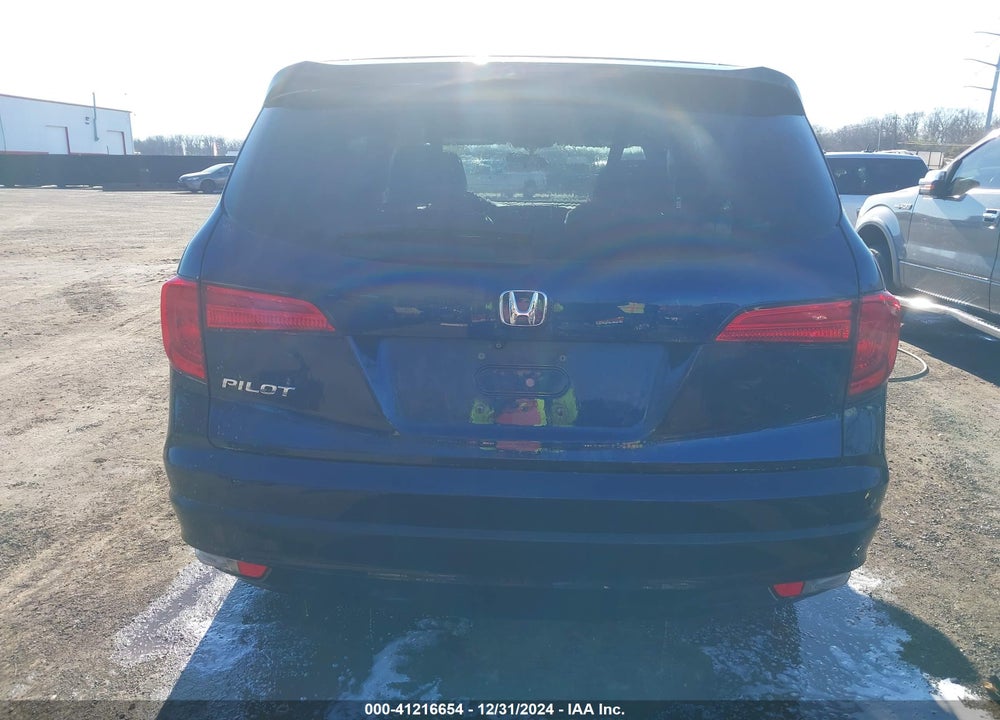 2017 HONDA PILOT LX VIN: 5FNYF5H18HB044661
