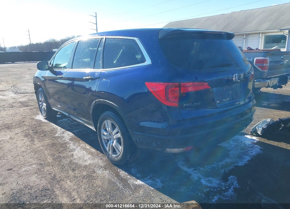 2017 HONDA PILOT LX VIN: 5FNYF5H18HB044661